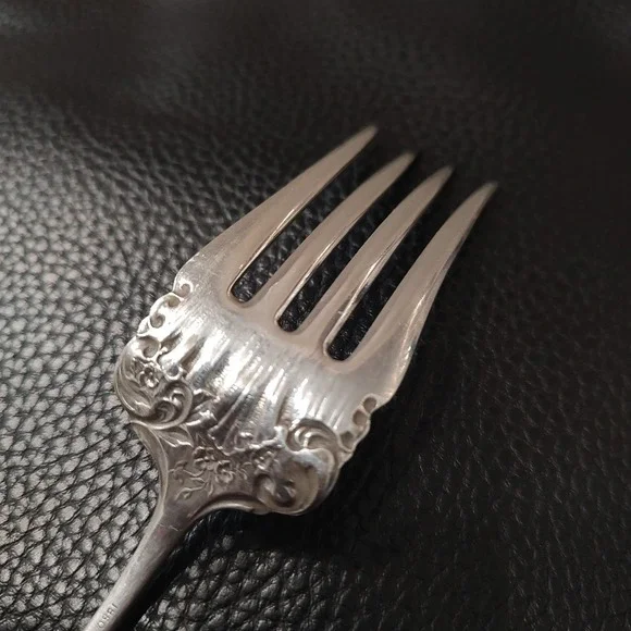 Vtg 1881 Rogers Oneida Flirtation Silverplate Dinner Fork 7 Inch Flatware‎ 19 - Picture 4 of 6